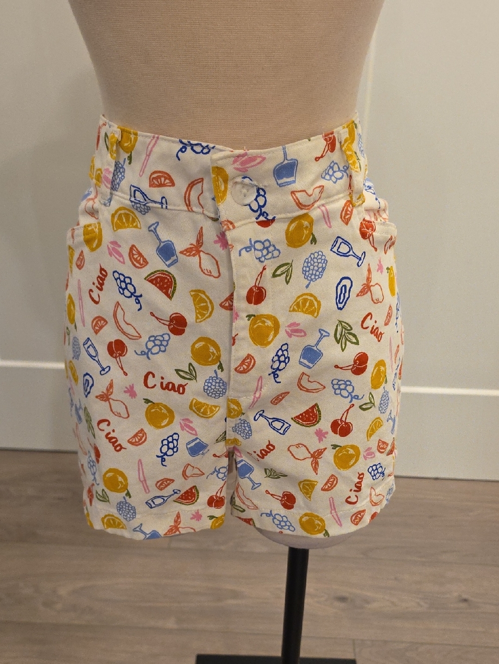 Bagatelle Collection Cream Fruit & Cocktail Print Shorts size 12 like new